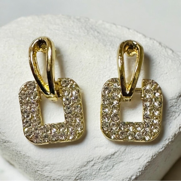 Jewelry - 🩵🆕🩵Elegant Gold and Silver Crystal Stud Earrings